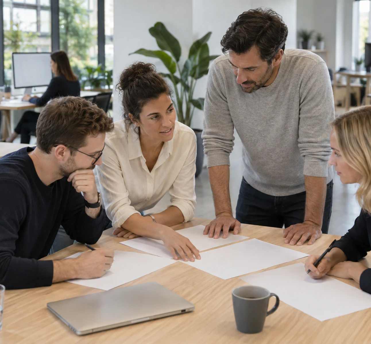 Symbolbild: Zusammenarbeit im B2B-Vertrieb